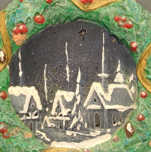 Light-Up Holly Wreath Snowy Village Starry Night Ceramic Vintage Christmas Decor - Picture 5 of 16